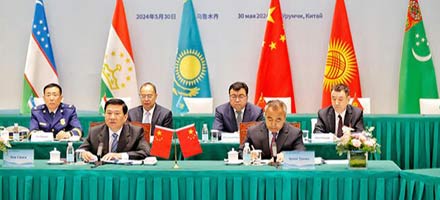 部长会议在新疆乌鲁木齐举行